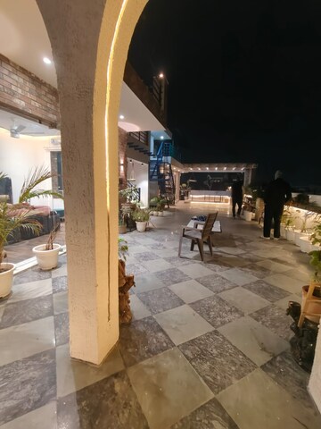 Parking in 3.5 BHK Independent House at Noida Expressway – for Rent