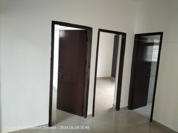Room in 4 BHK Apartment at Migsun Vilaasa, Eta Ii Greater Noida – for Rent