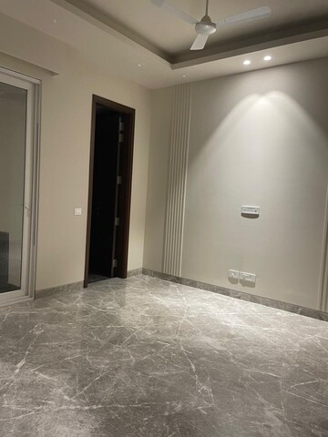 Room in 4 BHK Apartment at Greater Kailash ii – for Rent
