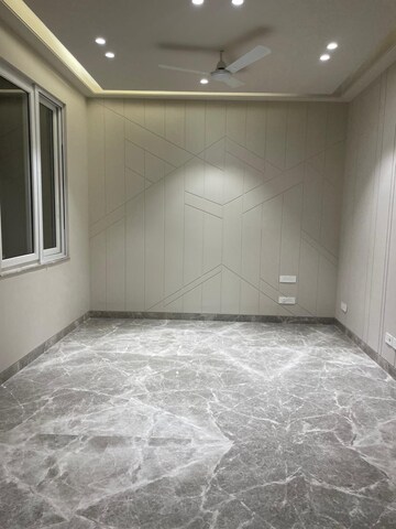Room in 4 BHK Apartment at Greater Kailash ii – for Rent