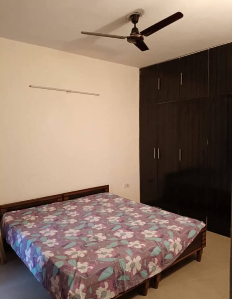 Bedroom, sector 26 4 Bedroom 112 Sq.Mt. Apartment In Sector 26 Noida 8031763