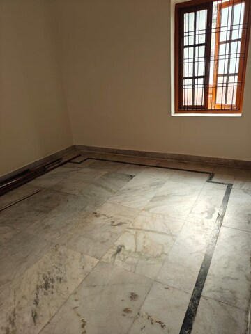 Room in 2 BHK Independent House at Jankipuram – for Rent