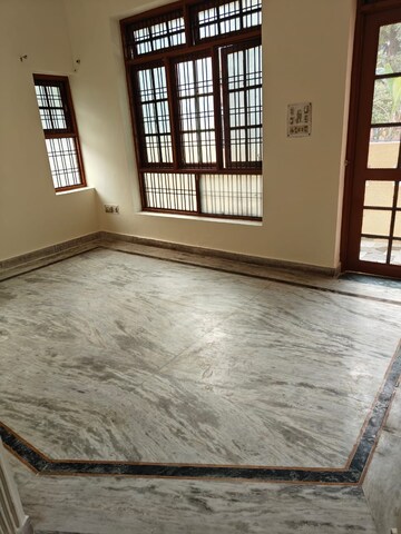 Room in 2 BHK Independent House at Jankipuram – for Rent
