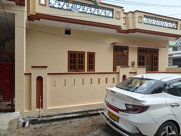 Master Bedroom in 2 BHK Independent House at Jankipuram – for Rent