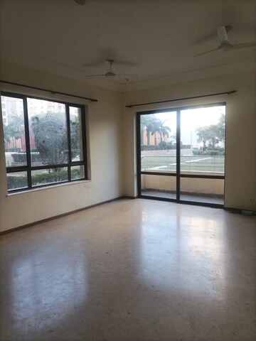 Room in 2 BHK Apartment at Unitech Fresco, Sector 50 – for Rent