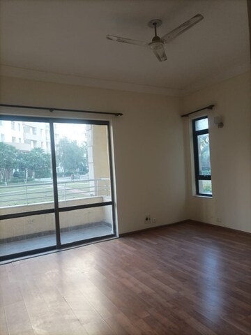 Room in 2 BHK Apartment at Unitech Fresco, Sector 50 – for Rent