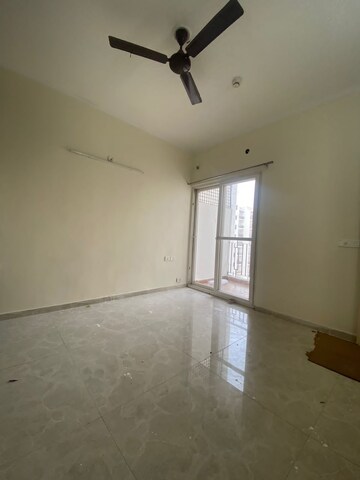 Room in 4 BHK Apartment at Maxblis White House, Sector 75 – for Rent