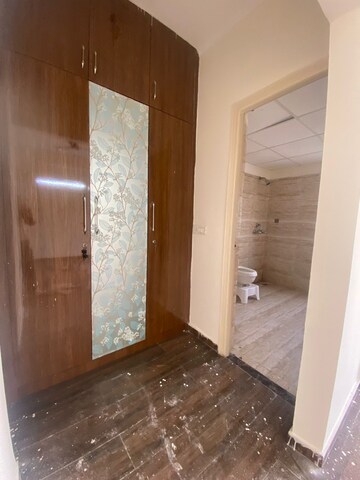 Room in 4 BHK Apartment at Maxblis White House, Sector 75 – for Rent