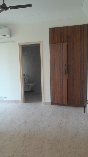 Furnished Amenities in 3 BHK Builder Floor at Unitech Fresco, Sector 50 – for Rent