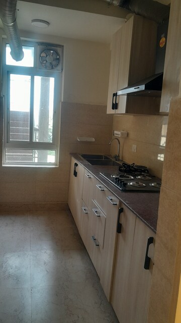 Furnished Amenities in 3 BHK Builder Floor at Unitech Fresco, Sector 50 – for Rent