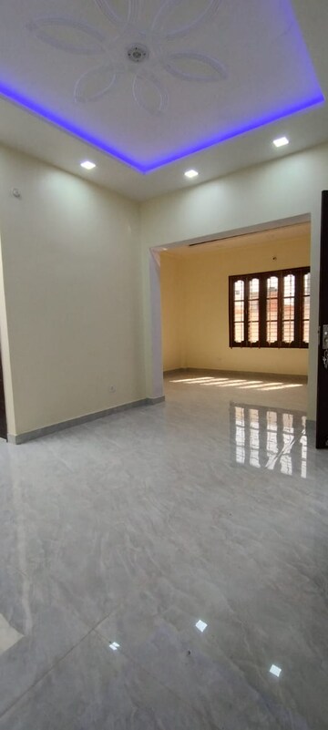 Room in 2 BHK Independent House at Jankipuram Extension – for Rent