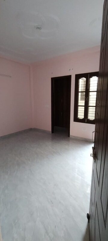 Room in 2 BHK Independent House at Jankipuram Extension – for Rent