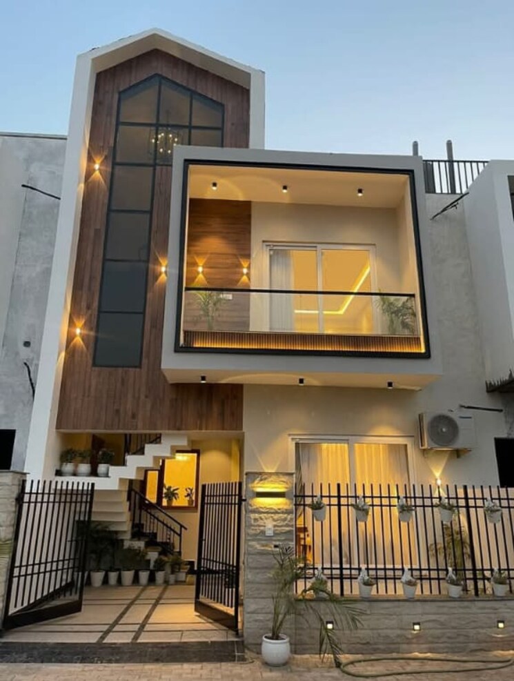 Exterior View, sector 31 6 Bedroom 300 Sq.Mt. Villa In Sector 31 Noida 8031890