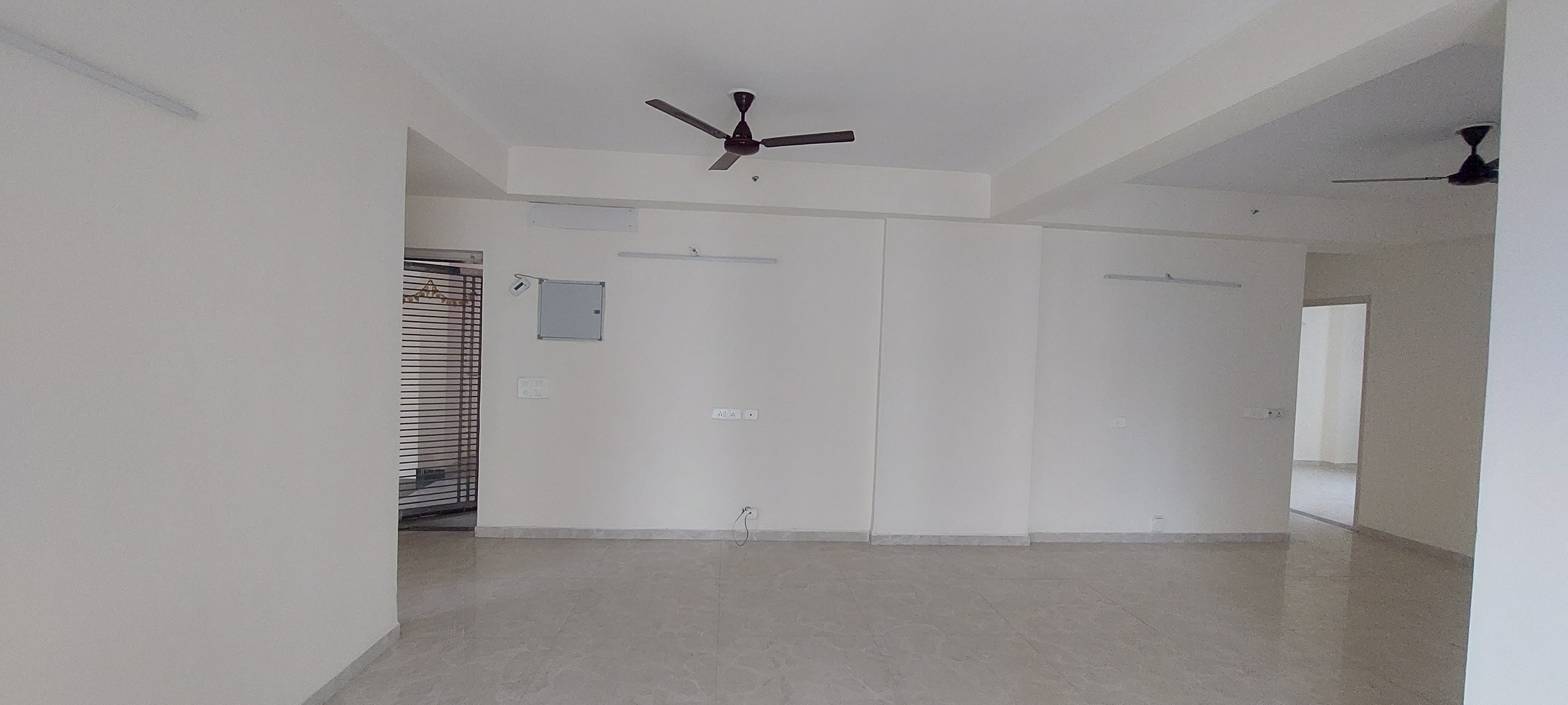 4 BHK + Servant Room,Extra Room Apartment For Sale in Maxblis White House