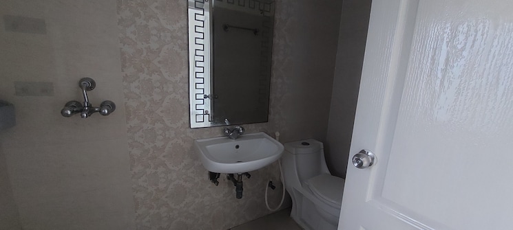 Bathroom, maxblis-white-house 4 Bedroom 2250 Sq.Ft. Apartment In Sector 75 Noida 8031945
