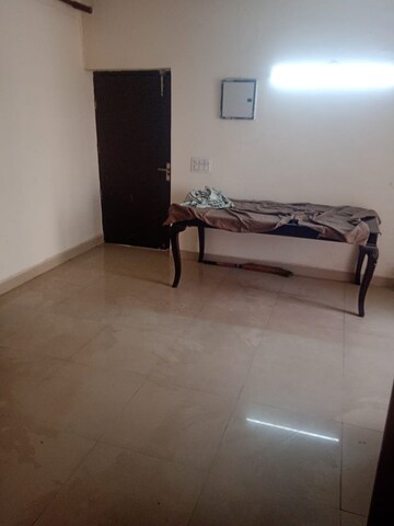 Room in 2 BHK Apartment at Sector 34 – for Rent
