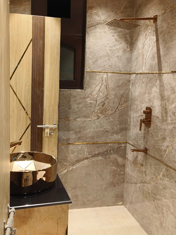 Bathroom, bhavya-apartments-vaishali 4 Bedroom 2150 Sq.Ft. Builder Floor In Vaishali Sector 4 Ghaziabad 8032074