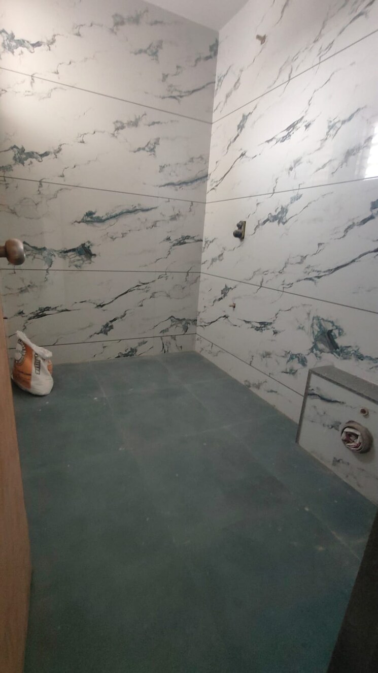 Bathroom, jahangir pura 3 Bedroom 93 Sq.Yd. Independent House In Jahangir Pura Surat 8032042