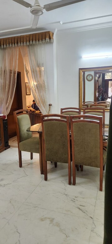 Living Room in 3 BHK Builder Floor at Ansal Sushant Lok I, Sector 43 – for Rent