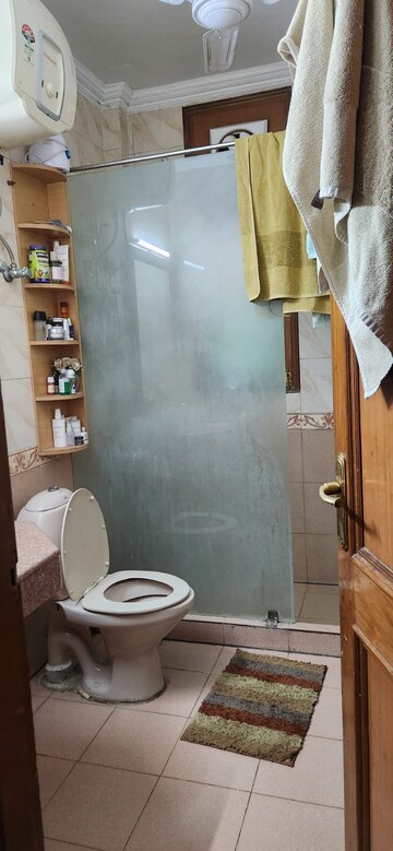 Attached Bathroom in 3 BHK Builder Floor at Ansal Sushant Lok I, Sector 43 – for Rent