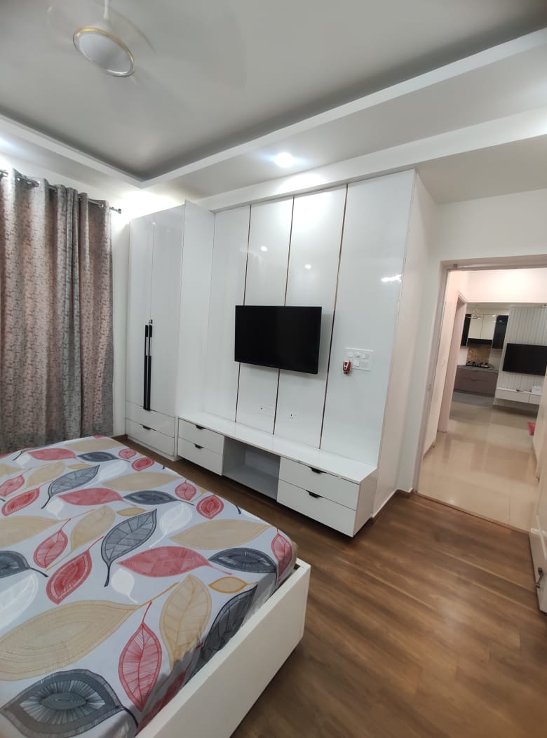 3.5 BHK + Servant Room Apartment For Sale in Paras Dews