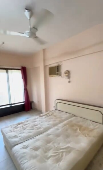 Bedroom in 2 BHK Apartment at Malad West – for Rent