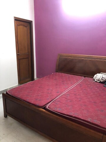 Room in 3 BHK Builder Floor at Ansal Sushant Lok I, Sector 43 – for Rent