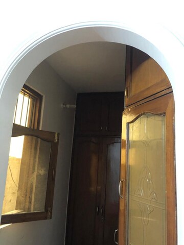Building Lobby in 3 BHK Builder Floor at Ansal Sushant Lok I, Sector 43 – for Rent