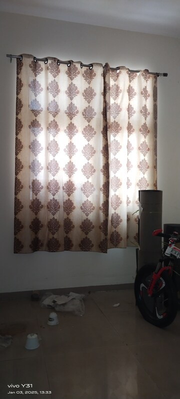 Master Bedroom in 2.5 BHK Apartment at Sector 16c Greater Noida – for Rent