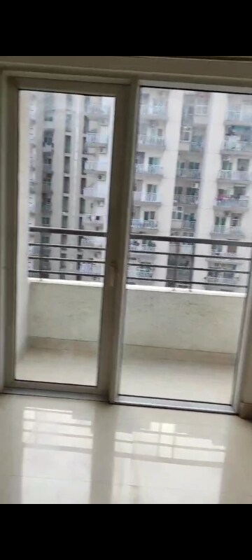 Room in 2 BHK Apartment at Sector 16b Greater Noida – for Rent