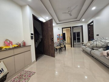 Parking in 1 RK Builder Floor at Sector 23 – for Rent