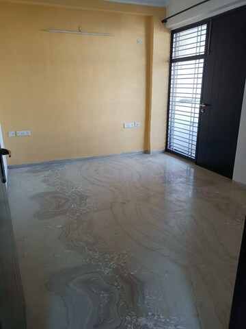Room in 3 BHK Builder Floor at Vigyan Vihar – for Rent