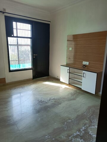 Room in 3 BHK Builder Floor at Vigyan Vihar – for Rent