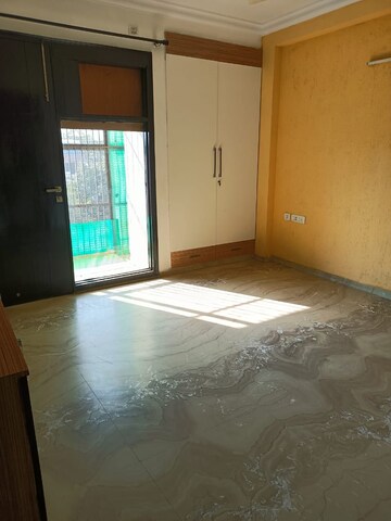 Room in 3 BHK Builder Floor at Vigyan Vihar – for Rent