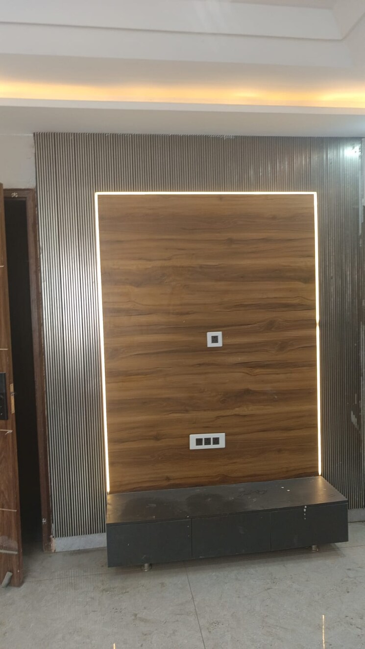 Room, bptp-district 3 Bedroom 1500 Sq.Ft. Builder Floor In Sector 81 Faridabad 8032275