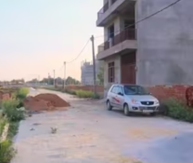 Plot For Sale in Select City Residency