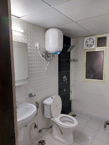 Bathroom in 4 BHK Apartment at Amrapali Sapphire, Sector 45 – for Sale