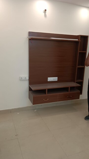 Furnished Amenities in 2 BHK Builder Floor at Radheypuri – for Rent