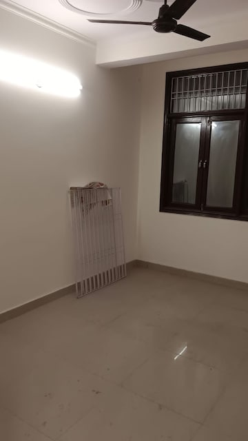 Room in 2 BHK Builder Floor at Radheypuri – for Rent