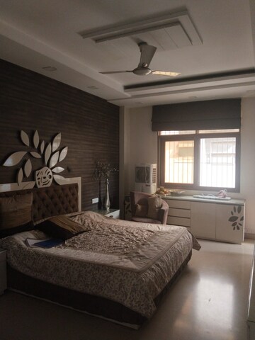 Room in 3 BHK Apartment at Uday Park – for Rent