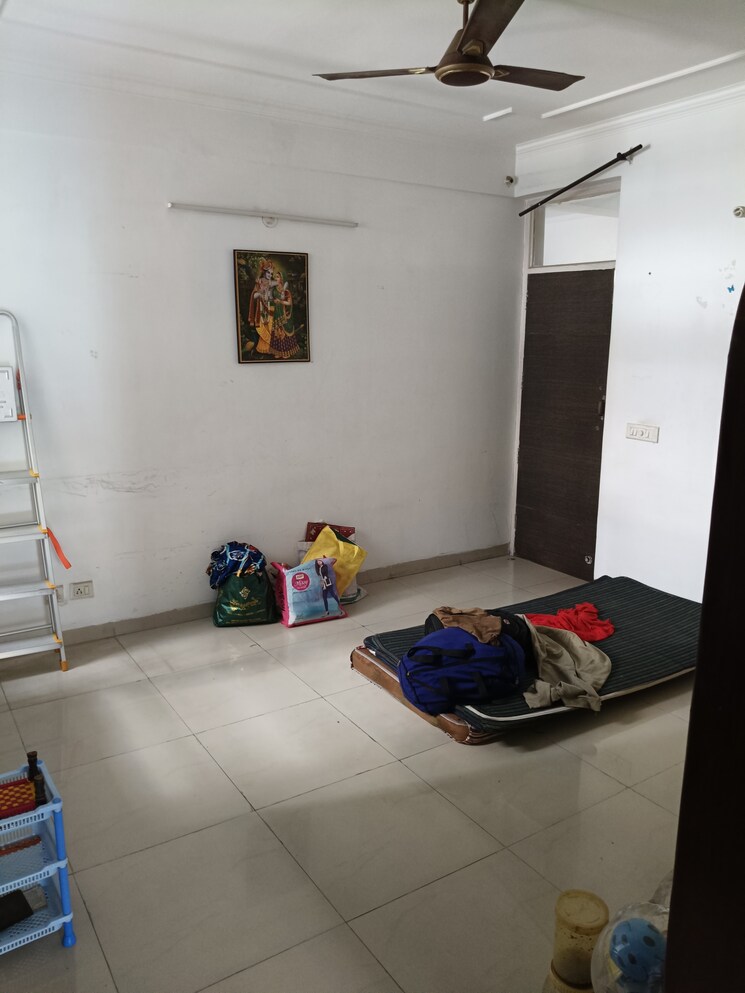 Room, dhakoli village 3 Bedroom 1650 Sq.Ft. Apartment In Dhakoli Village Zirakpur 8032508