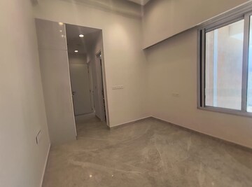 Room in 3 BHK Apartment at Indiabulls Sky, Lower Parel – for Rent