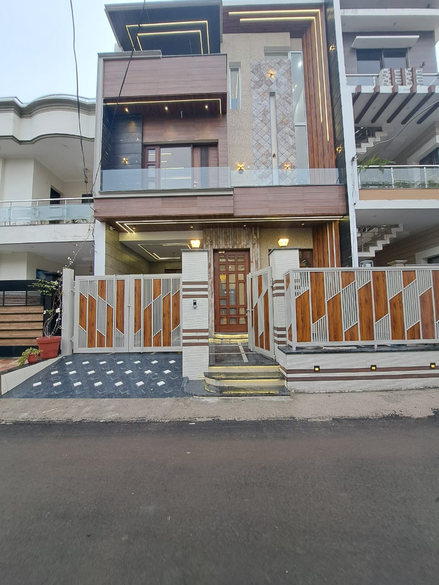 4 BHK + Pooja Room,Servant Room,Study Room,Extra Room Independent House For Sale in Sunny Enclave 125