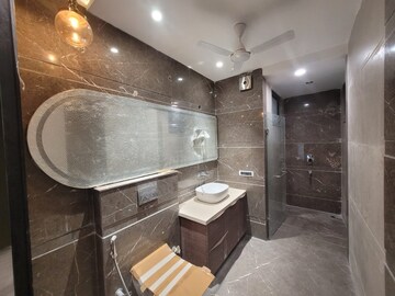 Attached Bathroom in 3 BHK Villa at DLF Imperial Residences, Dlf Phase I – for Rent