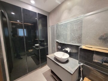 Attached Bathroom in 3 BHK Villa at DLF Imperial Residences, Dlf Phase I – for Rent