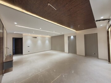 Room in 3 BHK Villa at DLF Imperial Residences, Dlf Phase I – for Rent