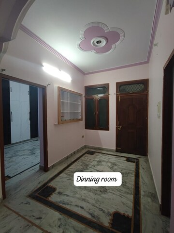 Bedroom in 2 BHK Apartment at Gomti Nagar – for Rent