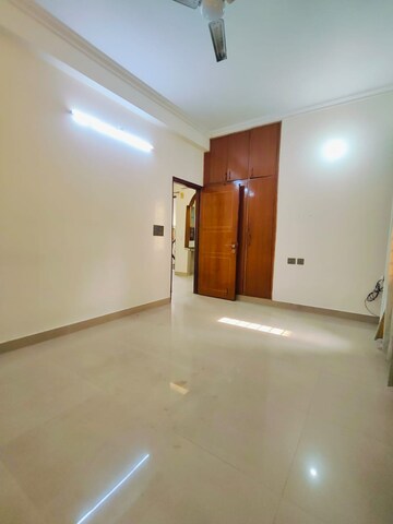 Room in 2 BHK Apartment at DLF Regency Park I, Dlf Phase iv – for Sale