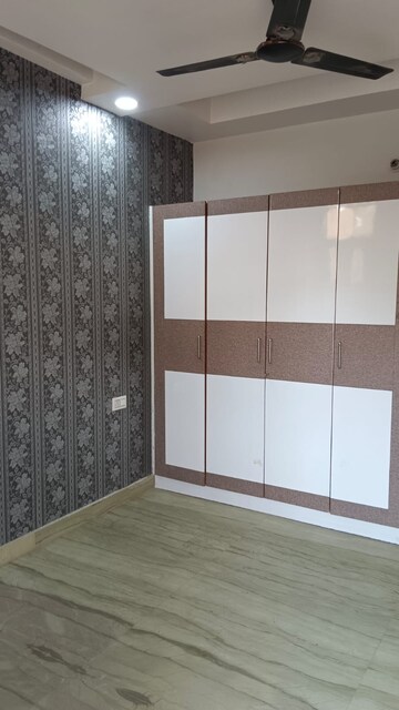 Room in 2 BHK Builder Floor at Dwarka Mor – for Rent