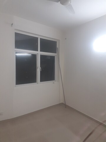 Room in 3 BHK Apartment at Sector 16c Greater Noida – for Rent